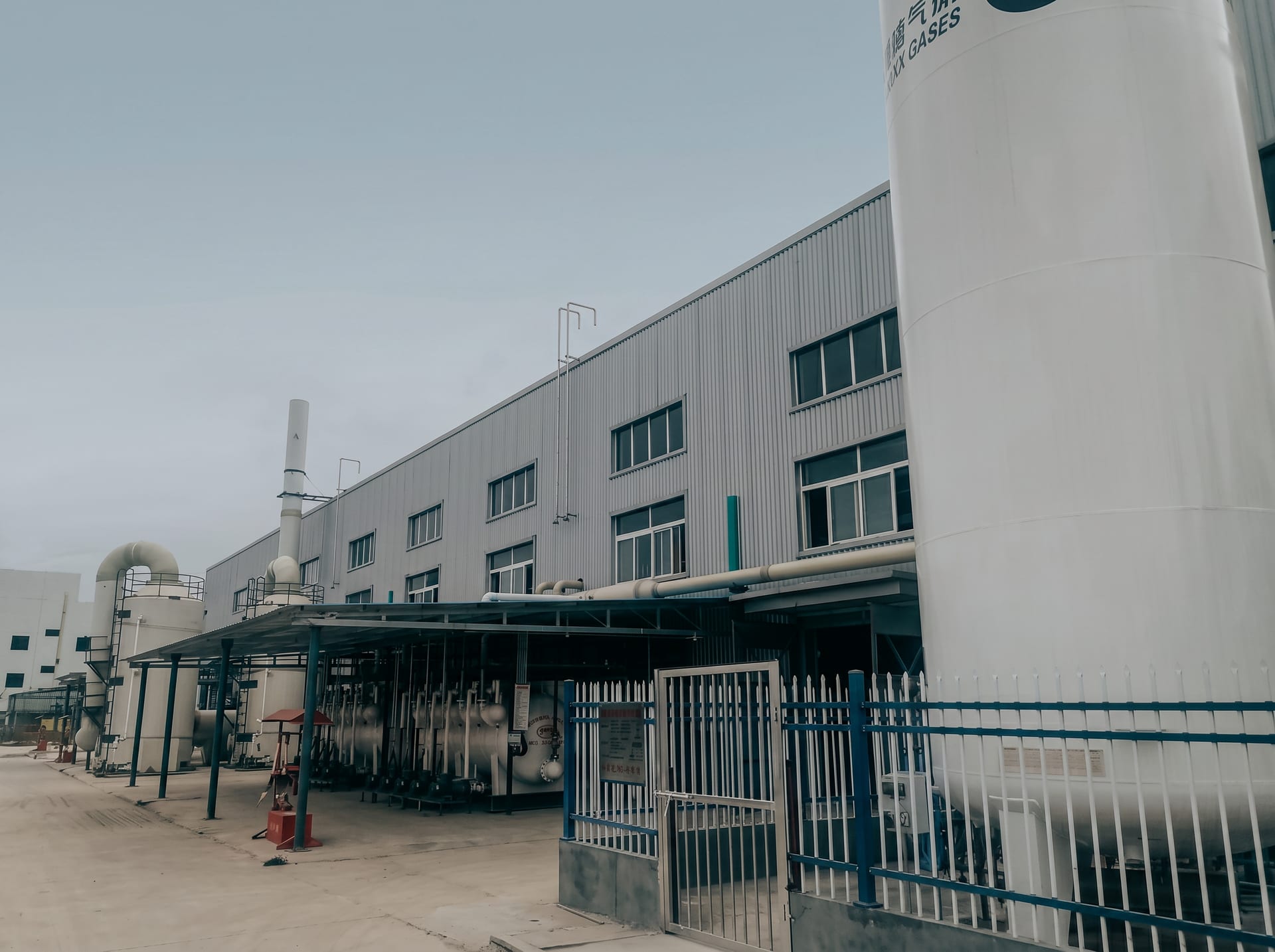 支持肽类合成的工业气体与工艺公用设施